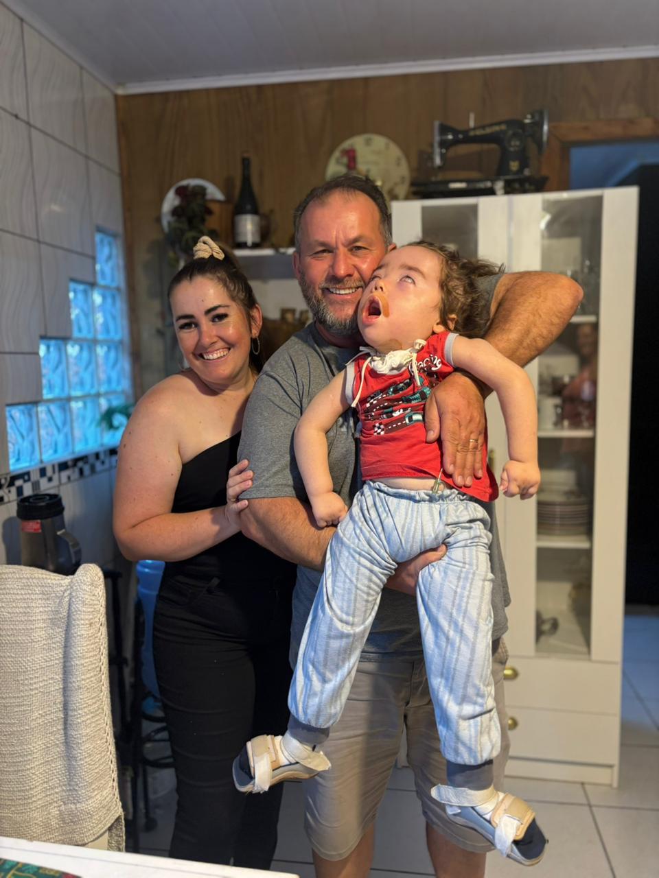 Pietro com sua família — a força e o amor por trás desta campanha